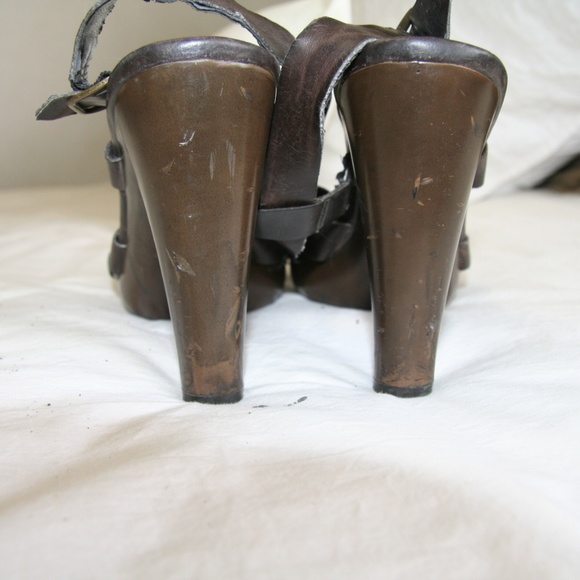 Bandolino 8 Brown strappy open toed sandal heel - Picture 6 of 8